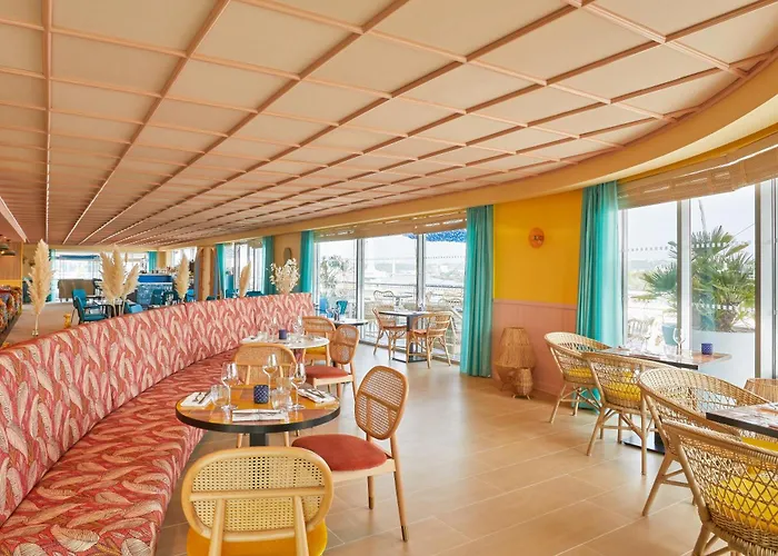 Mercure Cité Mondiale Centre Hotel 4*