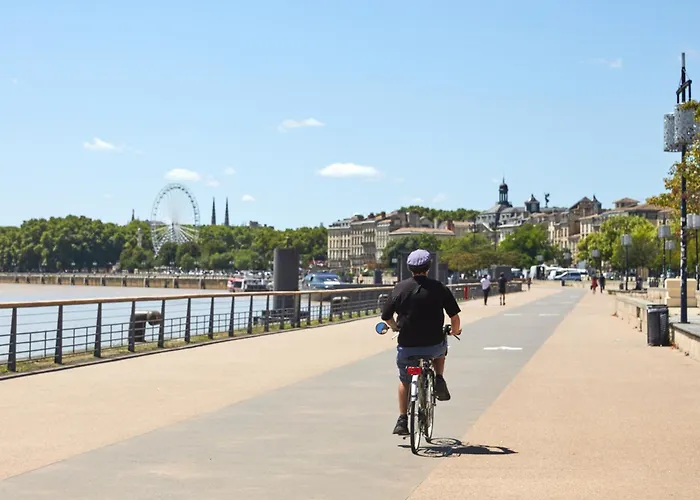 波尔多市中心美居别墅酒店 4*