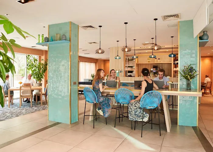 Mercure Cité Mondiale Centre Hotel 4*